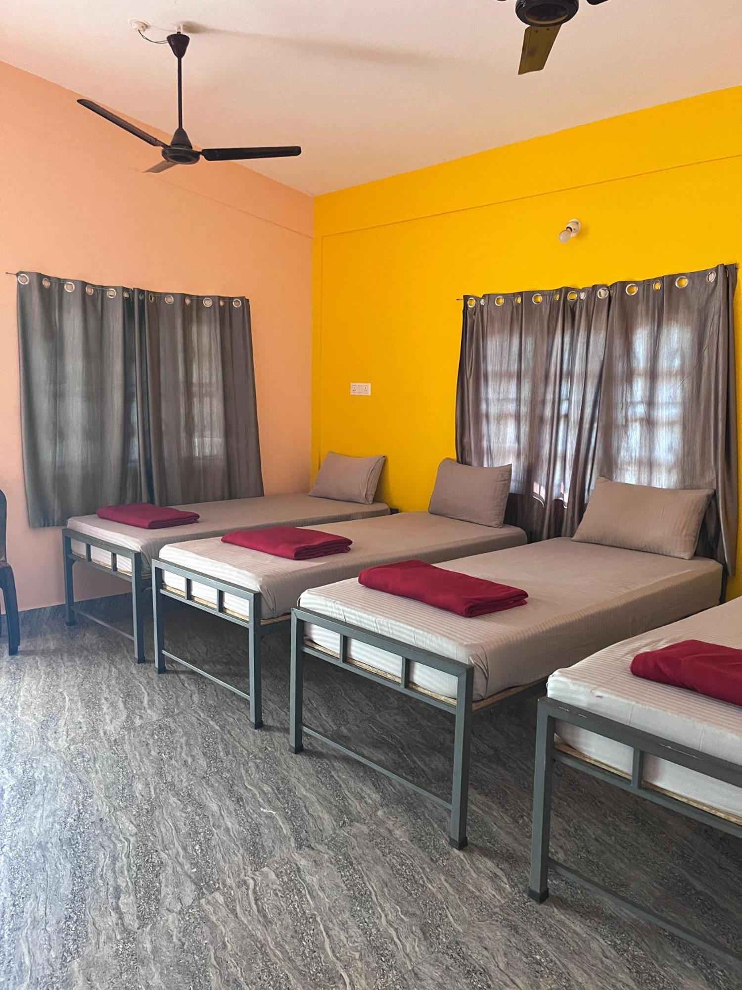 Hostelvk Gokarna Gokarna  Buitenkant foto